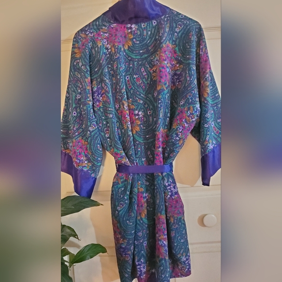 Vintage Victoria's Secret robe - Picture 5 of 8